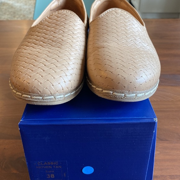 Charix Classic Woven Tan Slip On - Picture 3 of 11